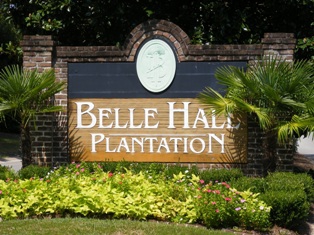 Belle Hall Plantation in Mount Pleasant. Photo of a neighborhood entrance sign.